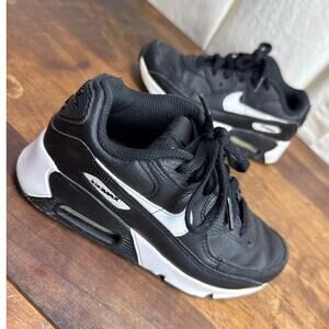 Nike Air Max 90 LTR Black & White Athletic Shoe Sneaker CD 6867–010 Kid Size 1Y